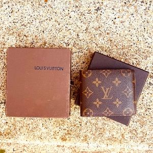 Beautiful Louis Vuitton Bifold Wallet with Box